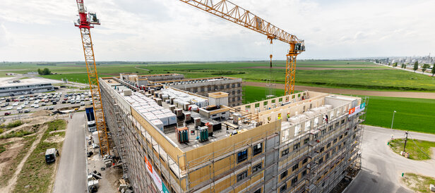 Aufnahme des Flughafen Hotels Schwechat in der Bauphase