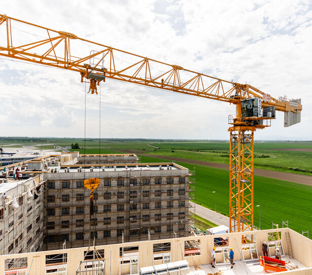 Aufnahme des Flughafen Hotels Schwechat in der Bauphase